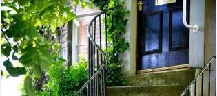 Leafy steps to IASH door